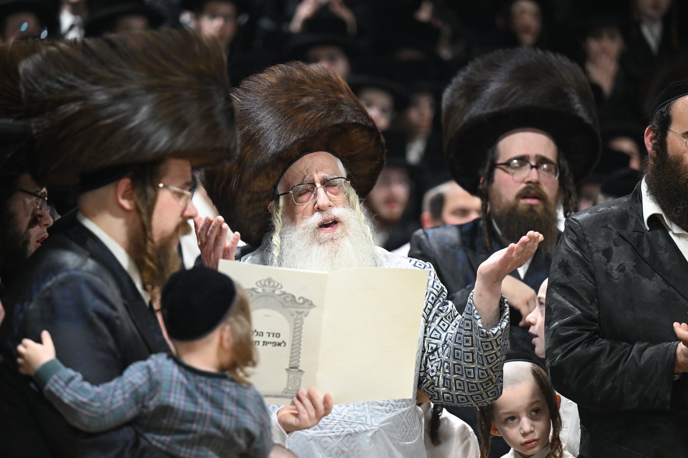 האדמו"ר מצאנז באפיית מצות מצווה