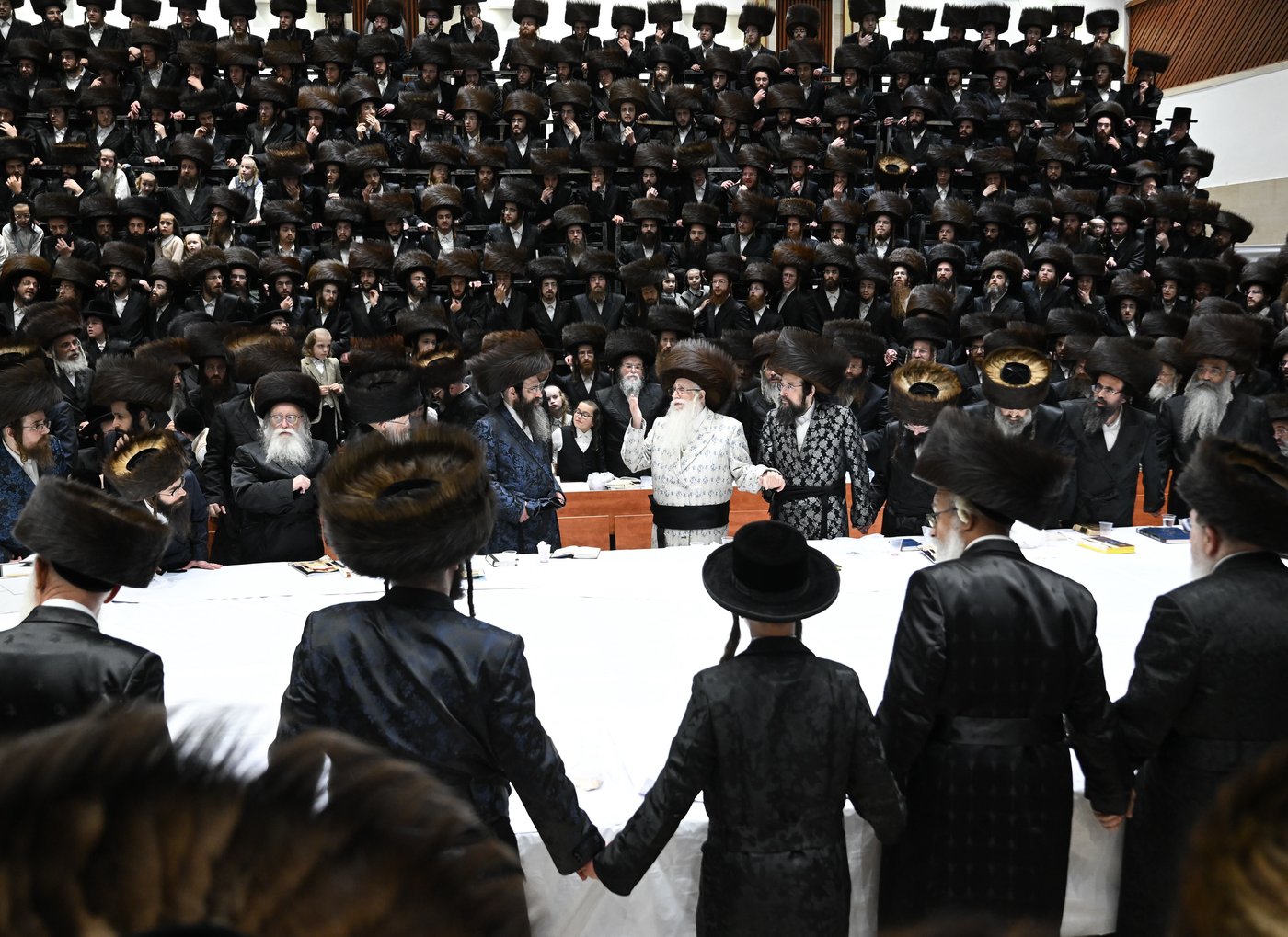 האדמו"ר מצאנז בטיש שביעי של פסח