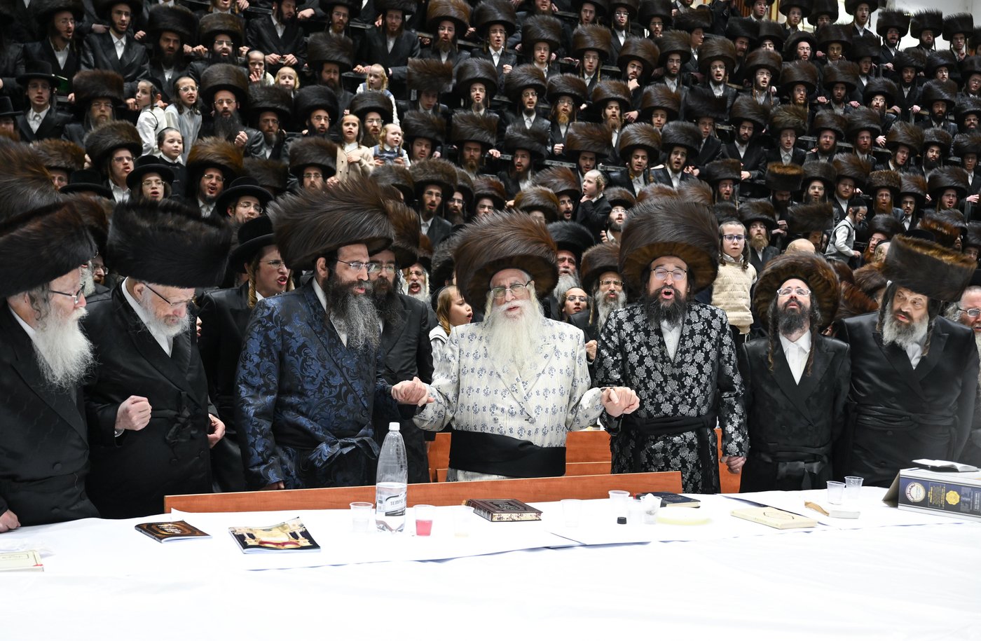 האדמו"ר מצאנז בטיש שביעי של פסח