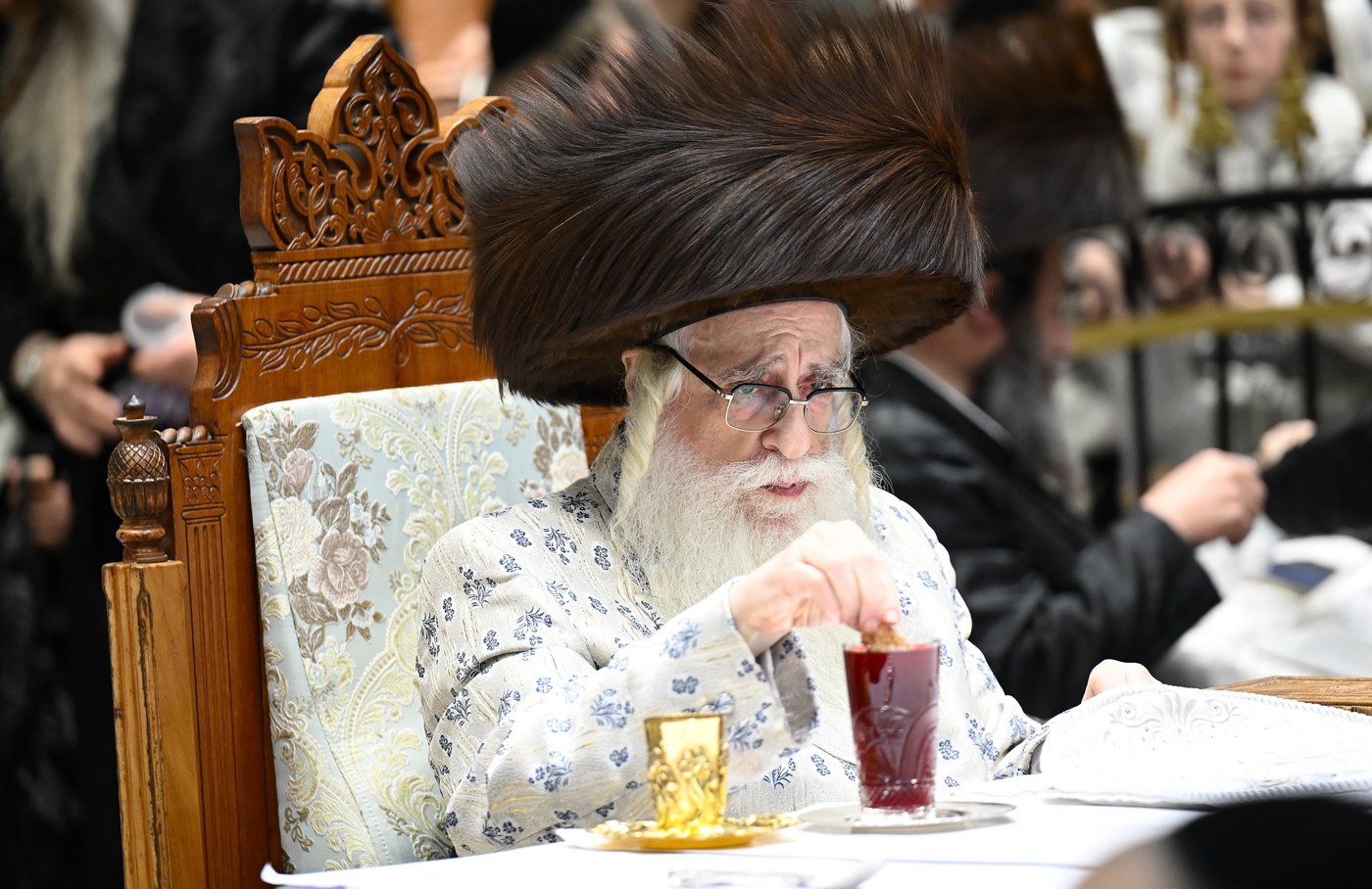 האדמו"ר מצאנז בטיש שביעי של פסח