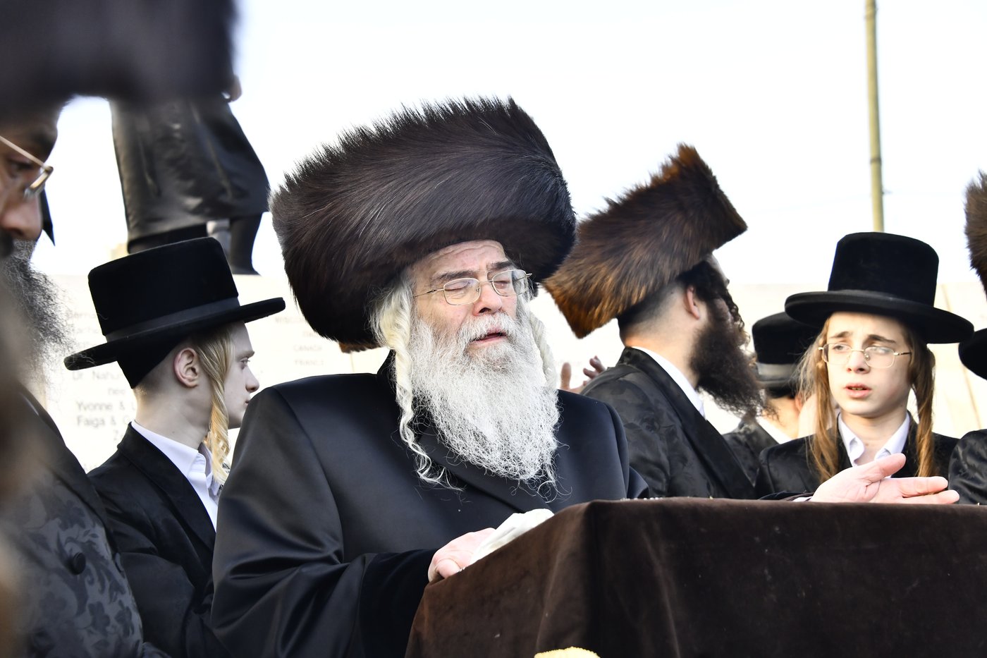 האדמו"ר מקרעטשניף י-ם בתפילה בהר הצופים
