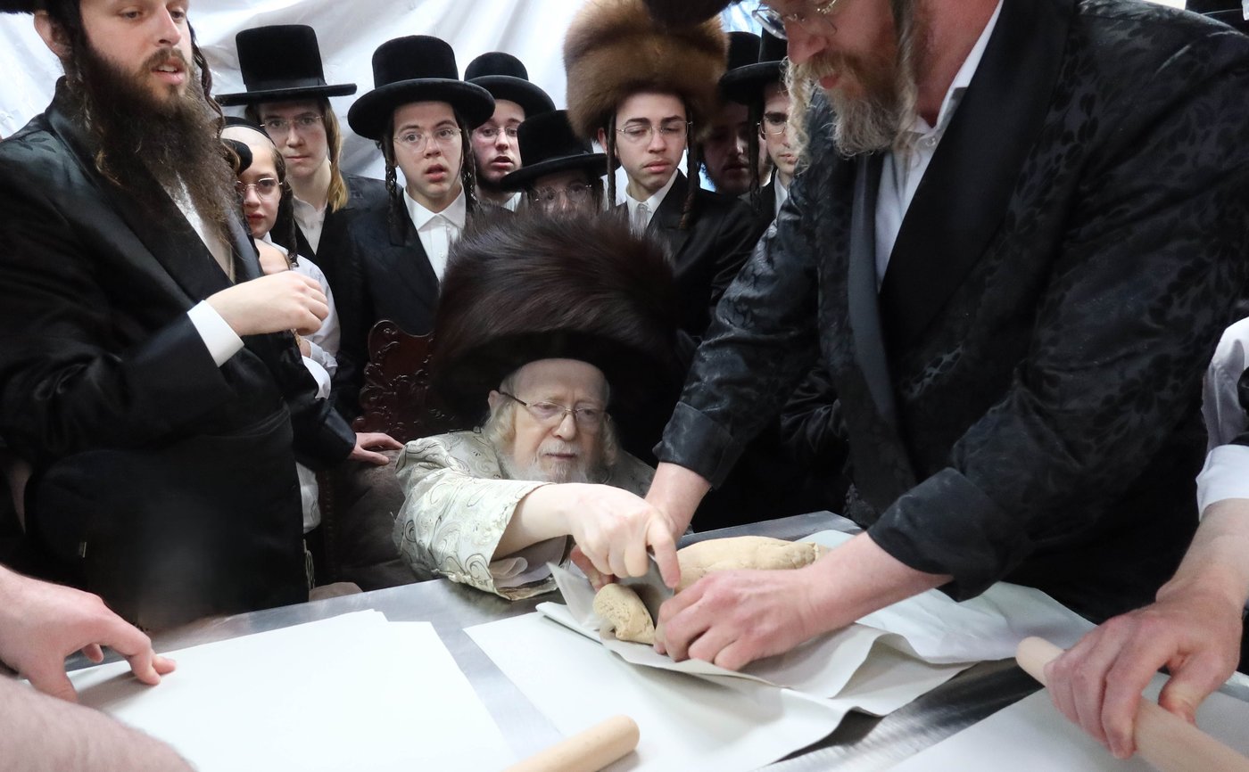 חג הפסח בחצה"ק קרעטשניף