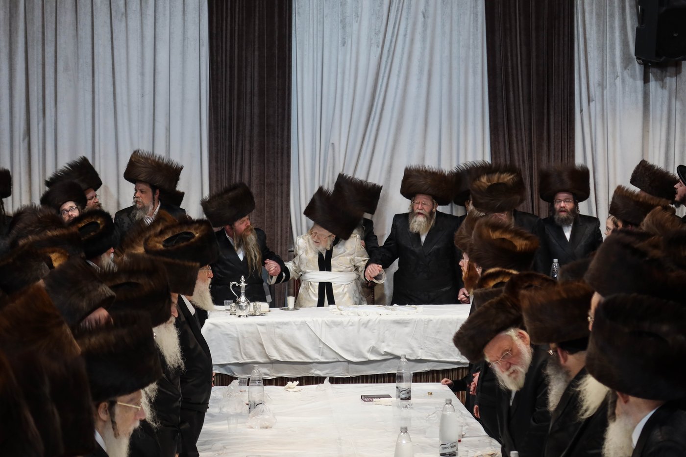 חג הפסח בחצה"ק קרעטשניף