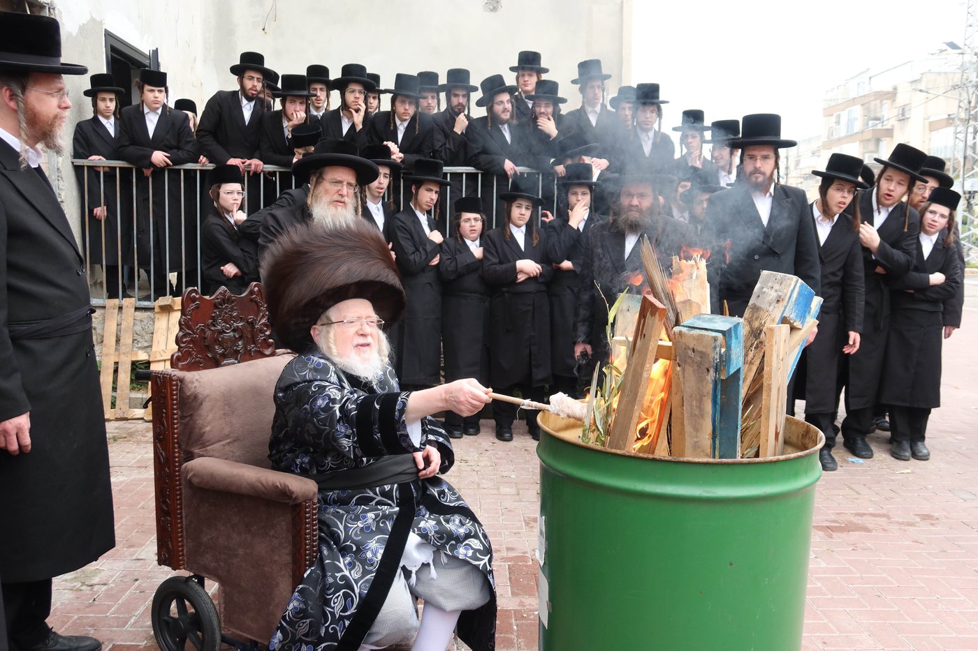 חג הפסח בחצה"ק קרעטשניף