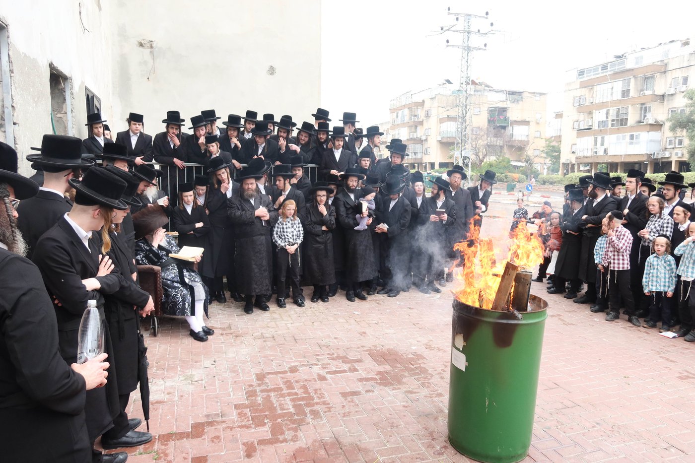 חג הפסח בחצה"ק קרעטשניף