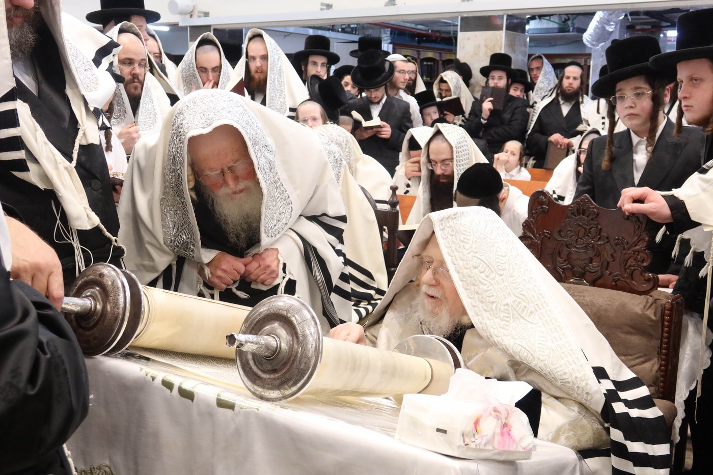 חג הפסח בחצה"ק קרעטשניף