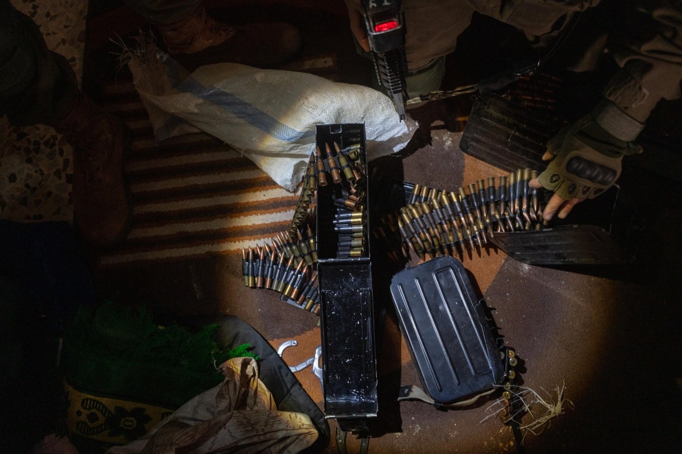 פריטי אמל"ח שנמצאו בבית בדרום לבנון