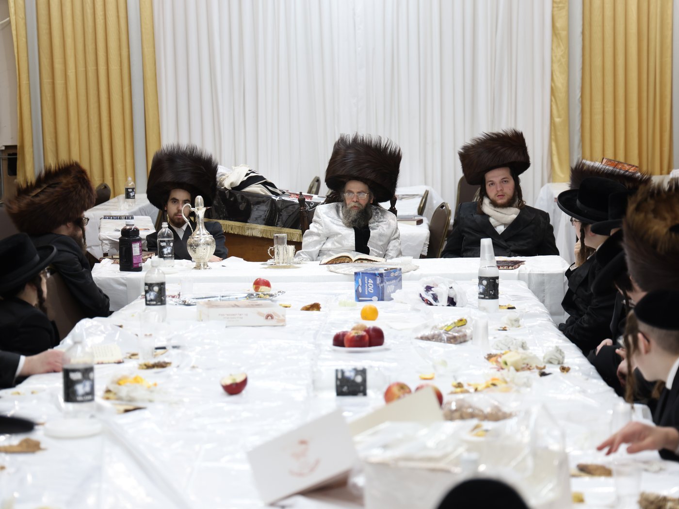 האדמו"ר קרעטשניף סיגעט ווילאמסבורג בנעילת החג