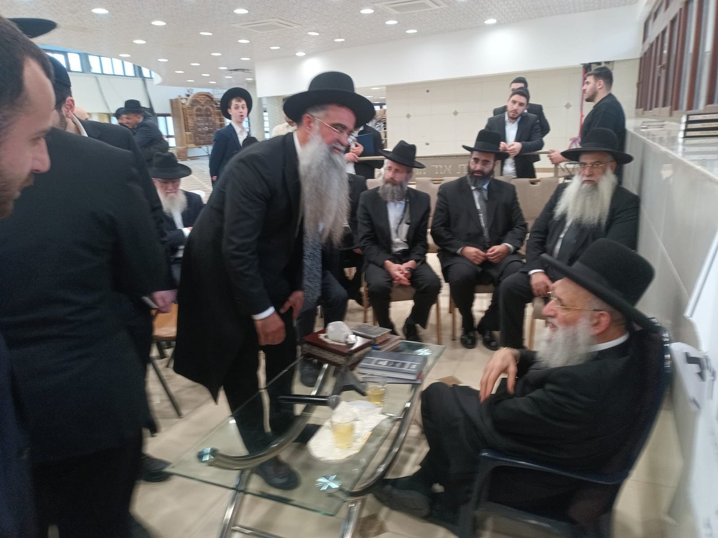 ניחום אבלים אצל הגאון רבי ראובן אלבז