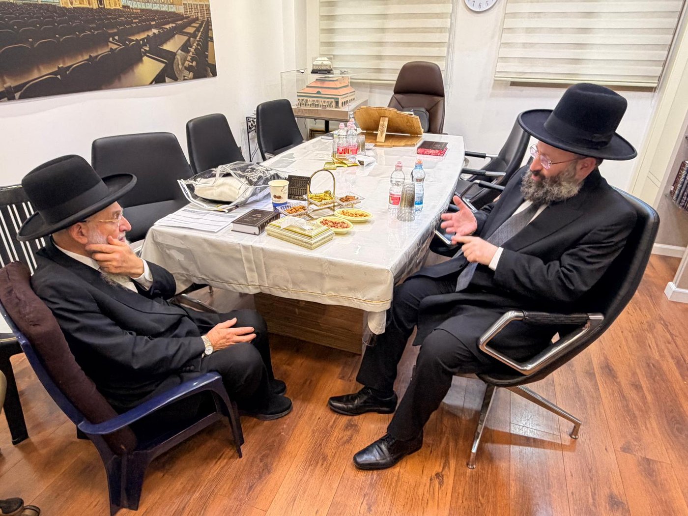 ניחום אבלים אצל הגאון רבי ראובן אלבז