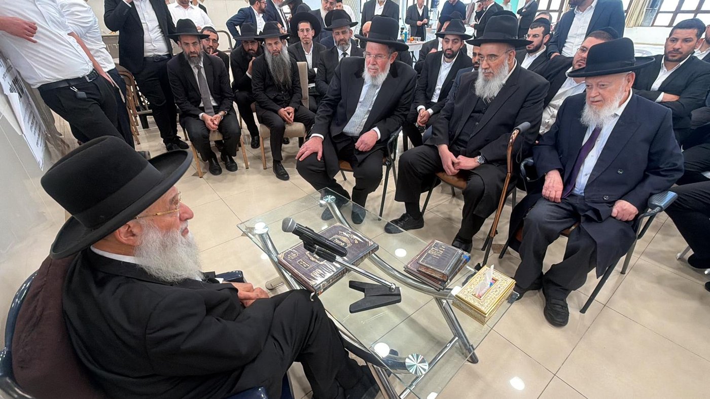 ניחום אבלים אצל הגאון רבי ראובן אלבז