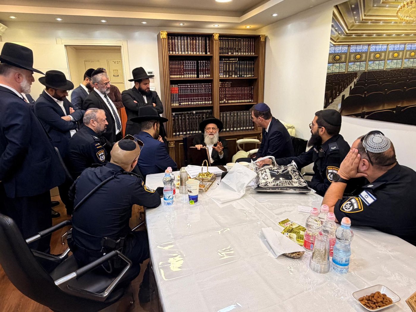 ניחום אבלים אצל הגאון רבי ראובן אלבז