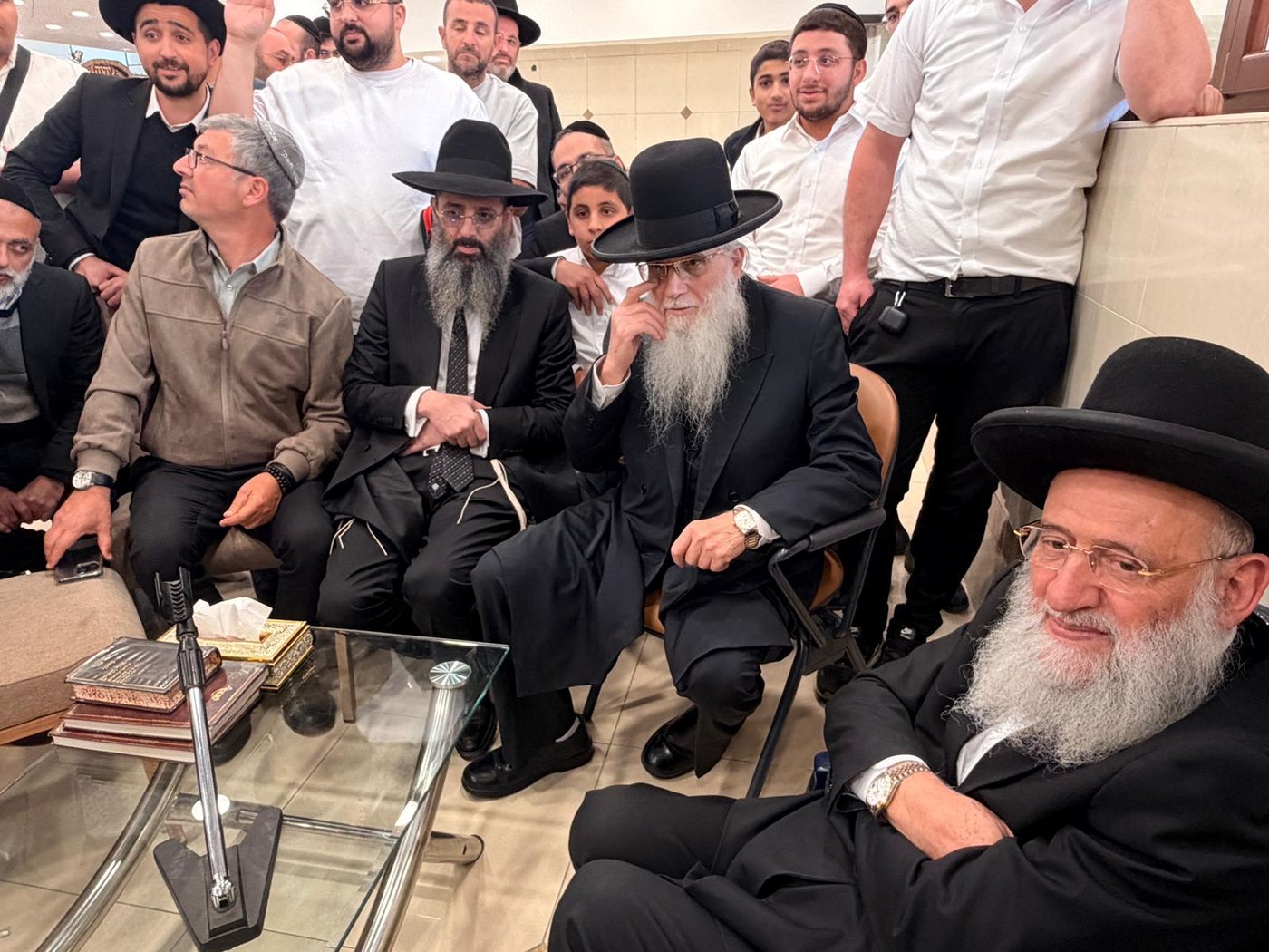 ניחום אבלים אצל הגאון רבי ראובן אלבז