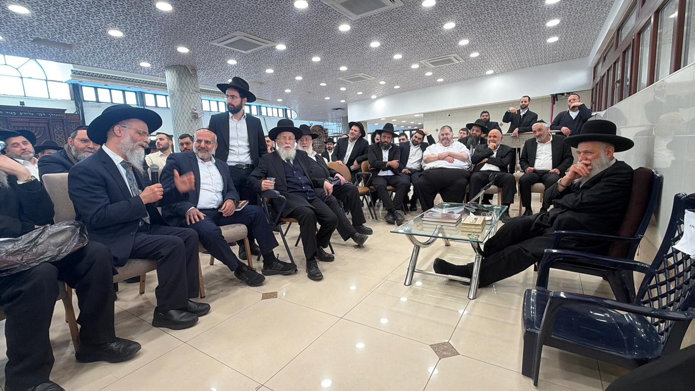 ניחום אבלים אצל הגאון רבי ראובן אלבז