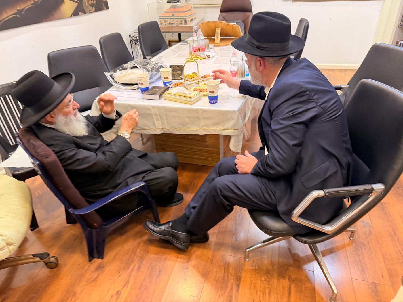 ניחום אבלים אצל הגאון רבי ראובן אלבז