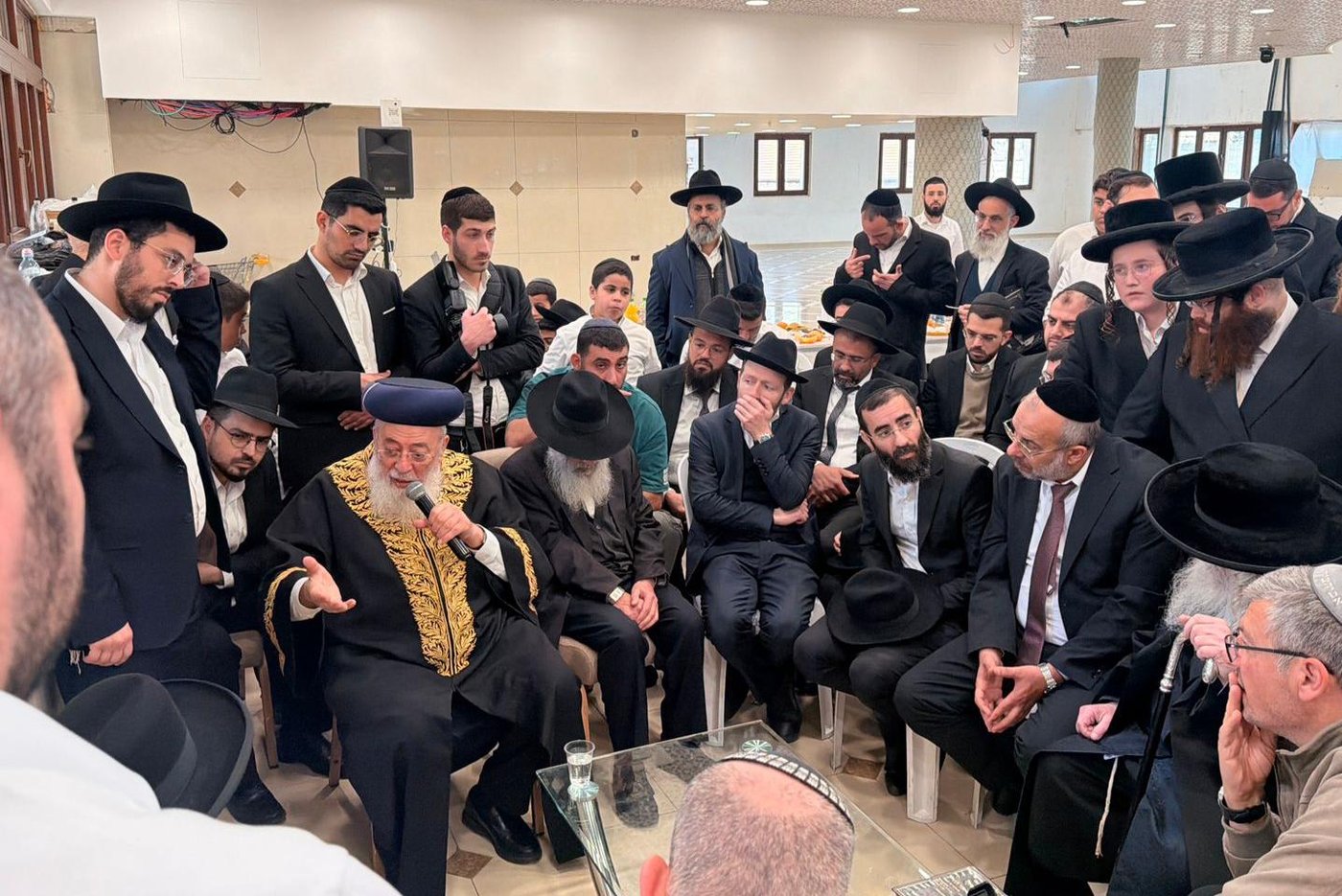 ניחום אבלים אצל הגאון רבי ראובן אלבז