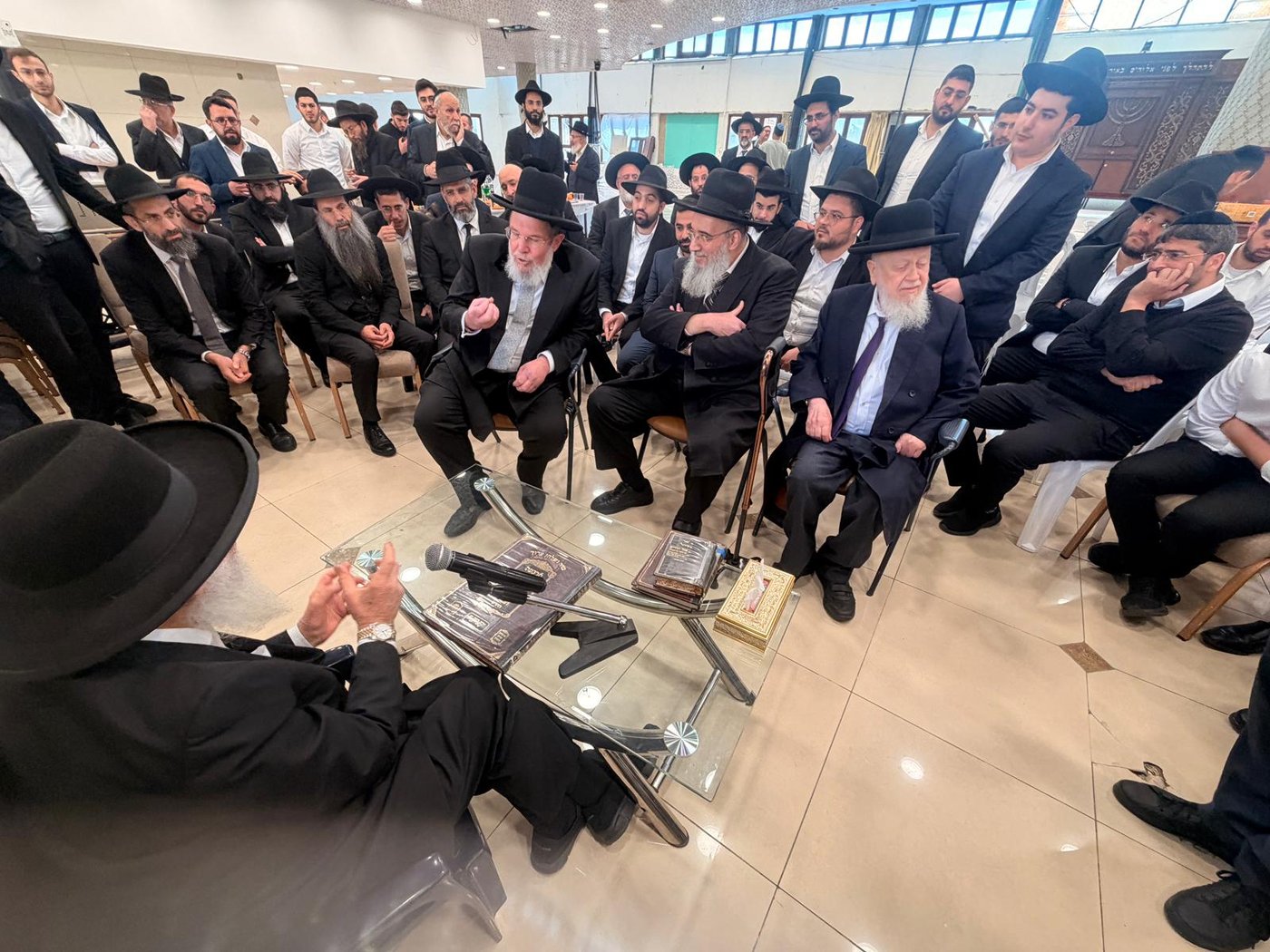 ניחום אבלים אצל הגאון רבי ראובן אלבז