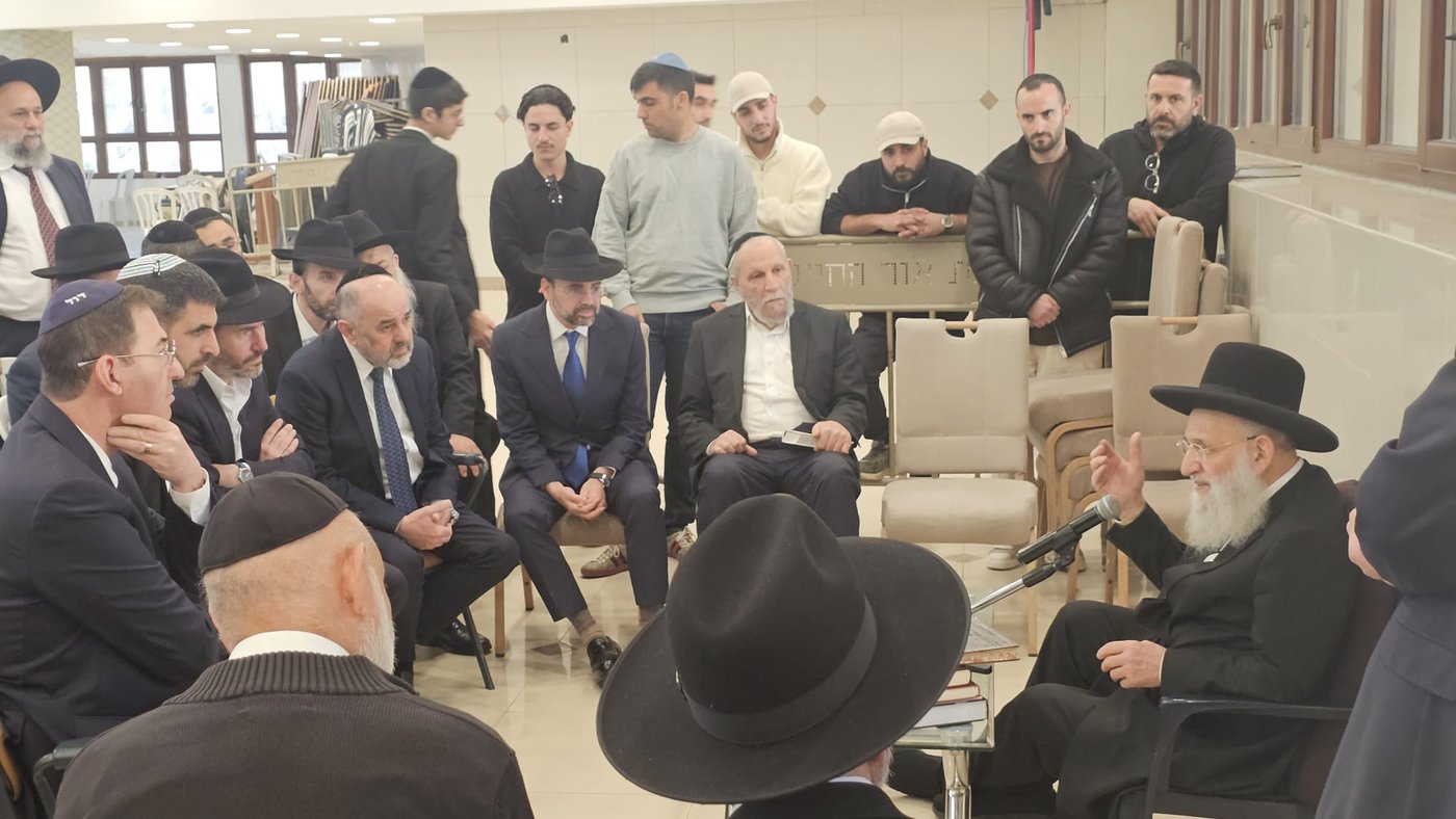 ניחום אבלים אצל הגאון רבי ראובן אלבז