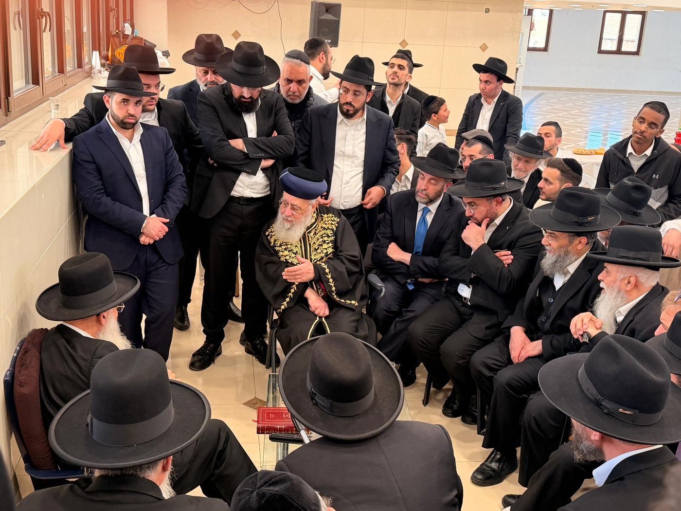 ניחום אבלים אצל הגאון רבי ראובן אלבז