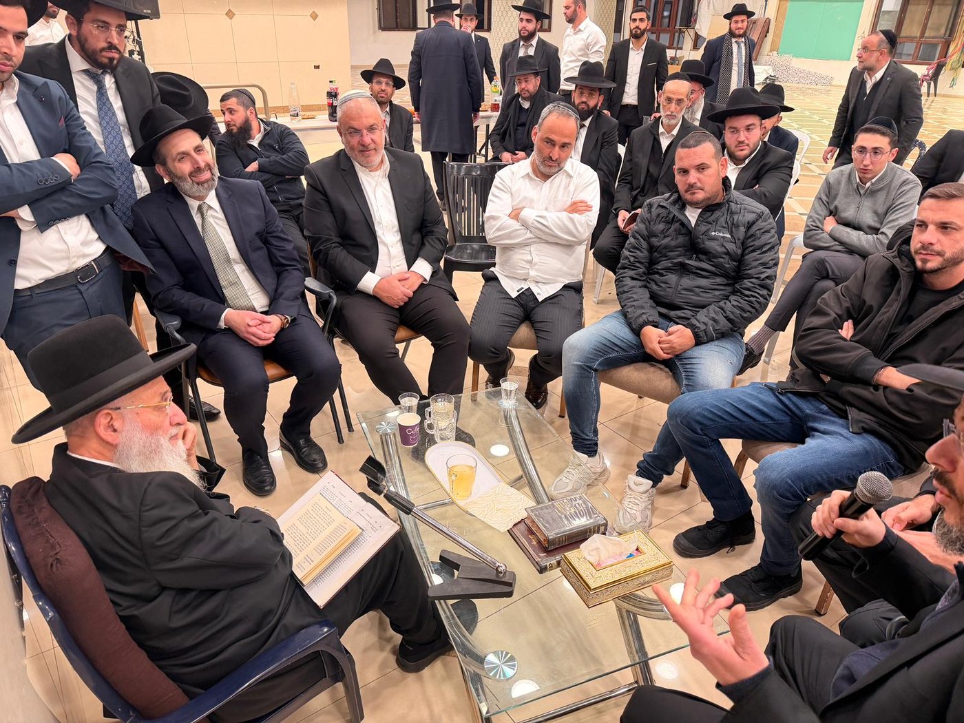 ניחום אבלים אצל הגאון רבי ראובן אלבז