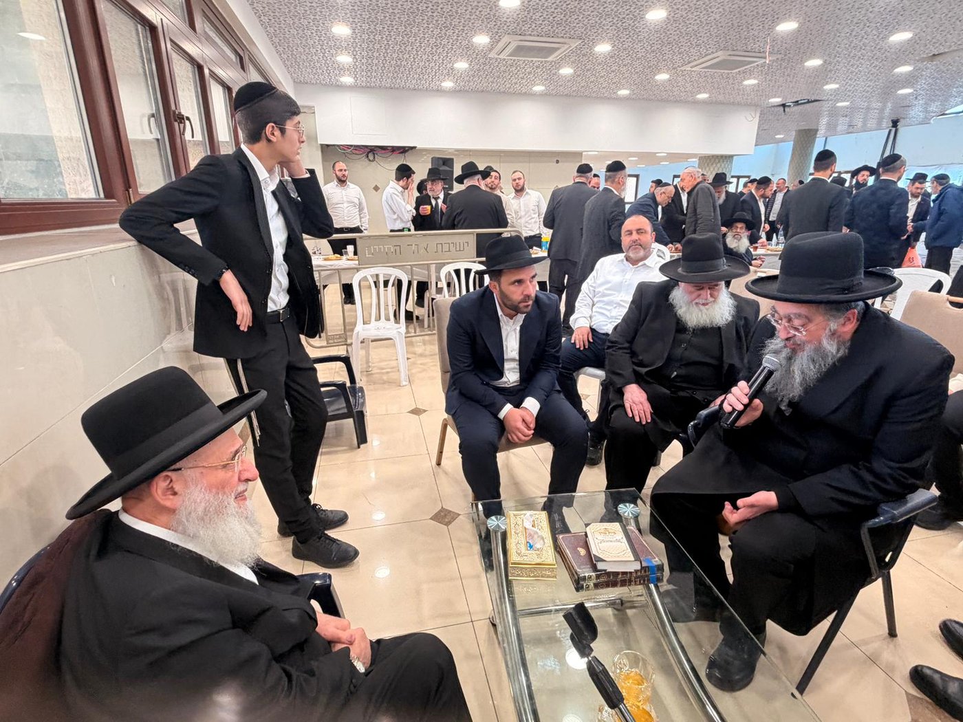 ניחום אבלים אצל הגאון רבי ראובן אלבז