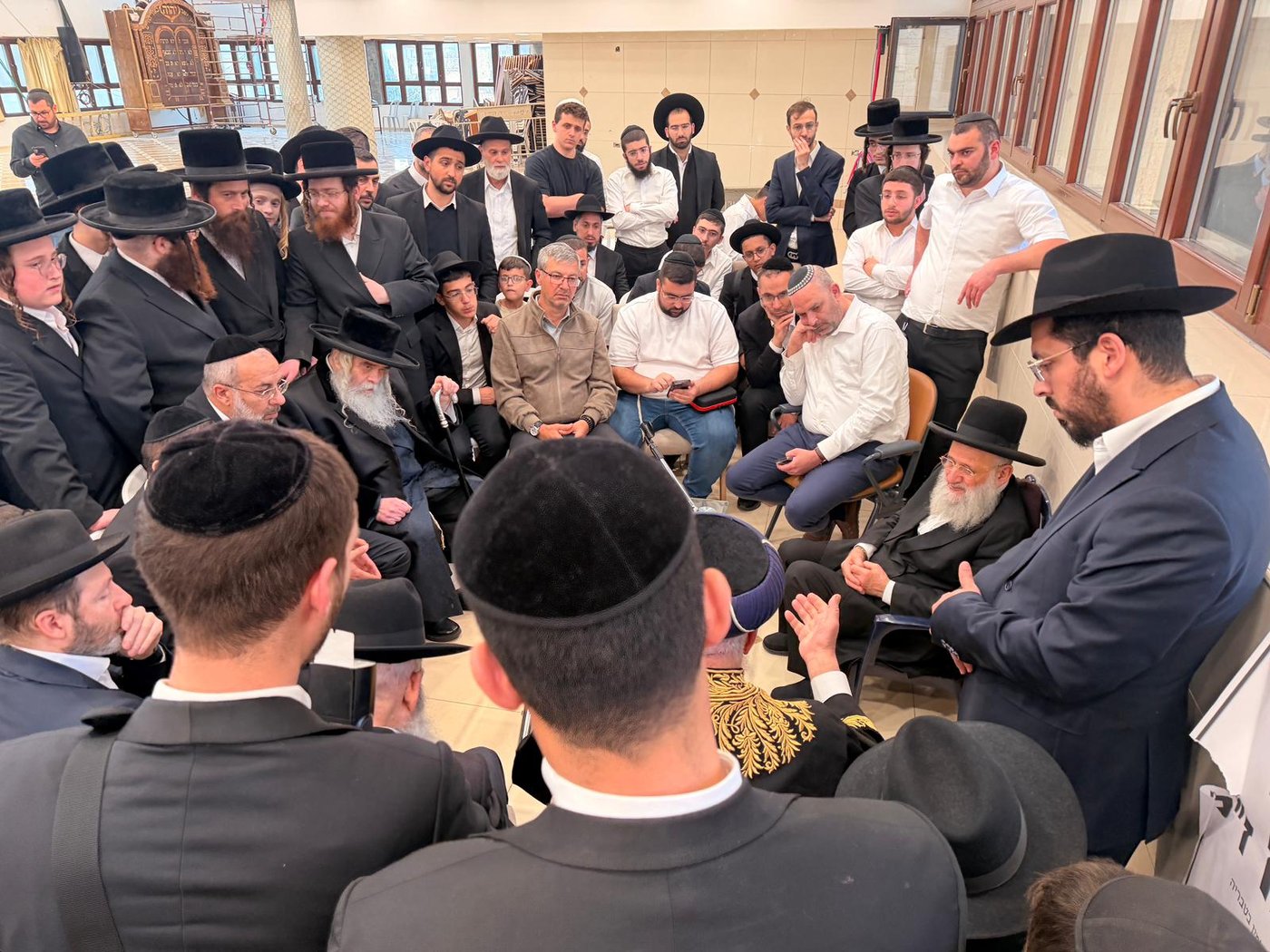 ניחום אבלים אצל הגאון רבי ראובן אלבז