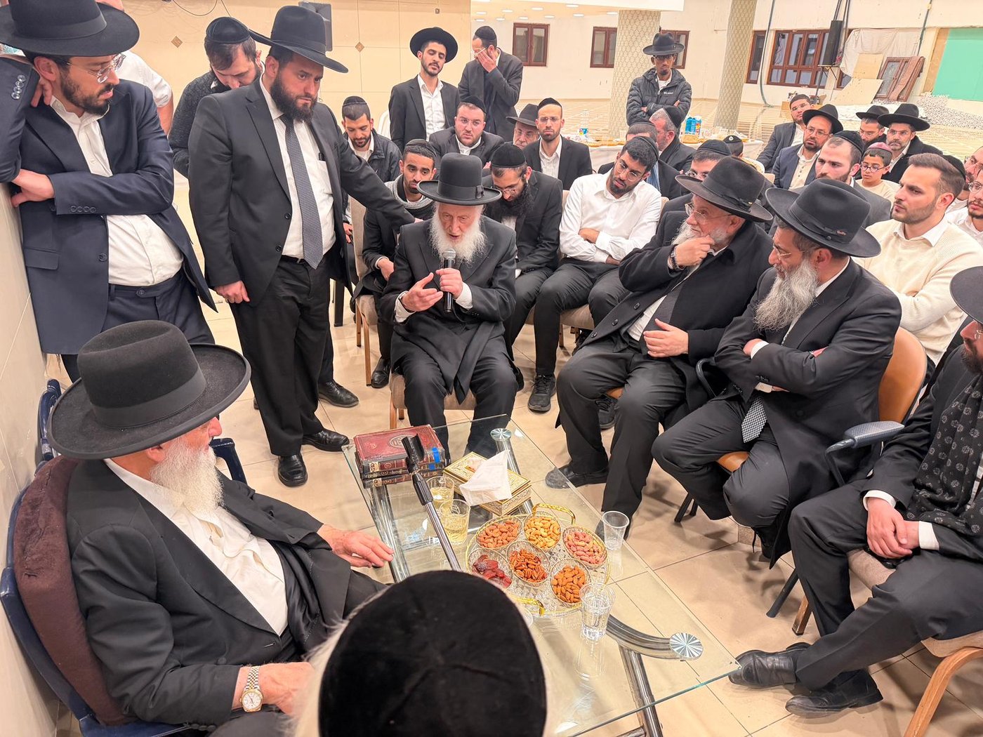 ניחום אבלים אצל הגאון רבי ראובן אלבז