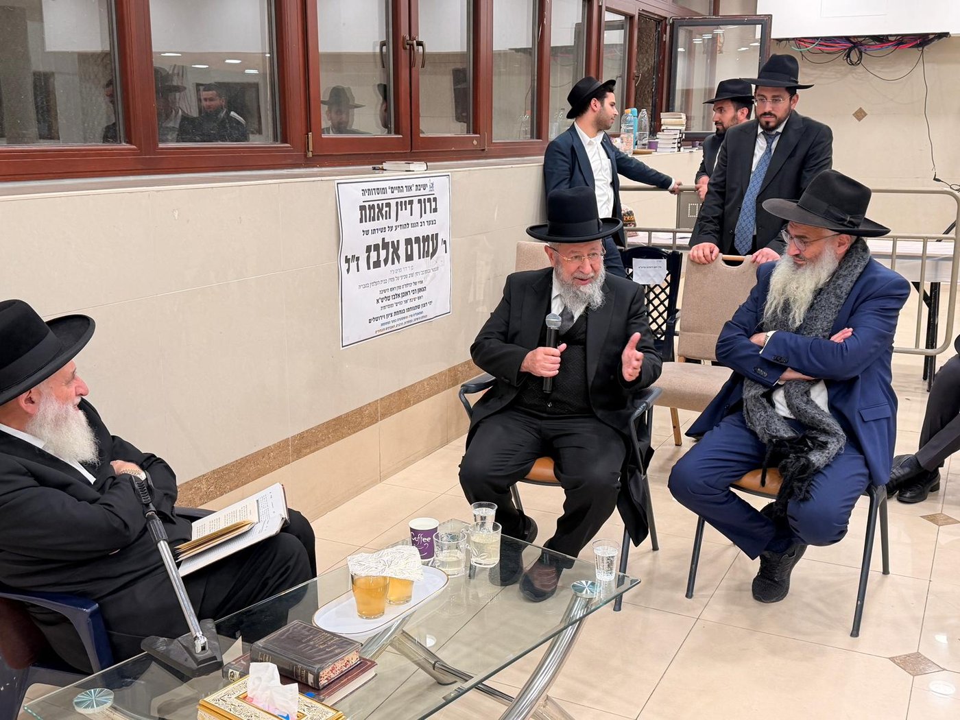 ניחום אבלים אצל הגאון רבי ראובן אלבז