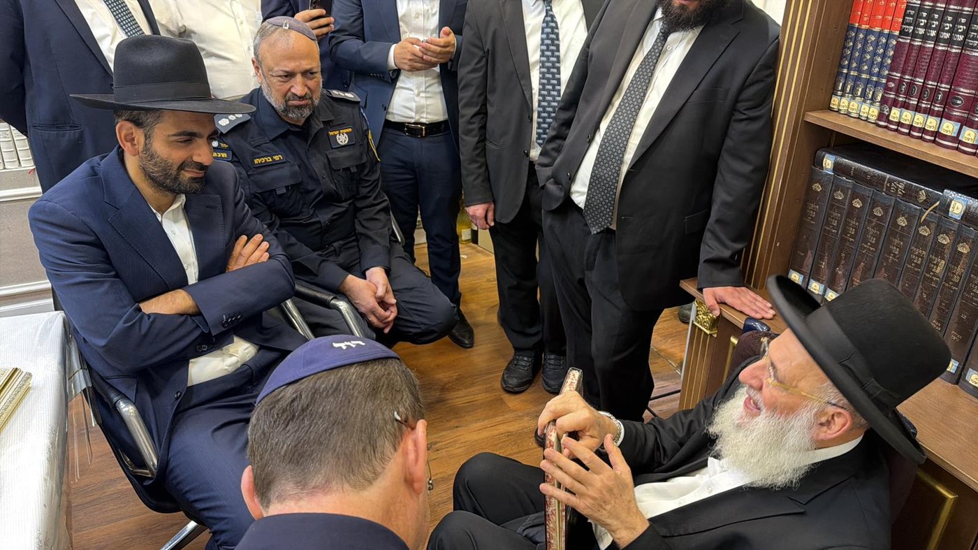 ניחום אבלים אצל הגאון רבי ראובן אלבז