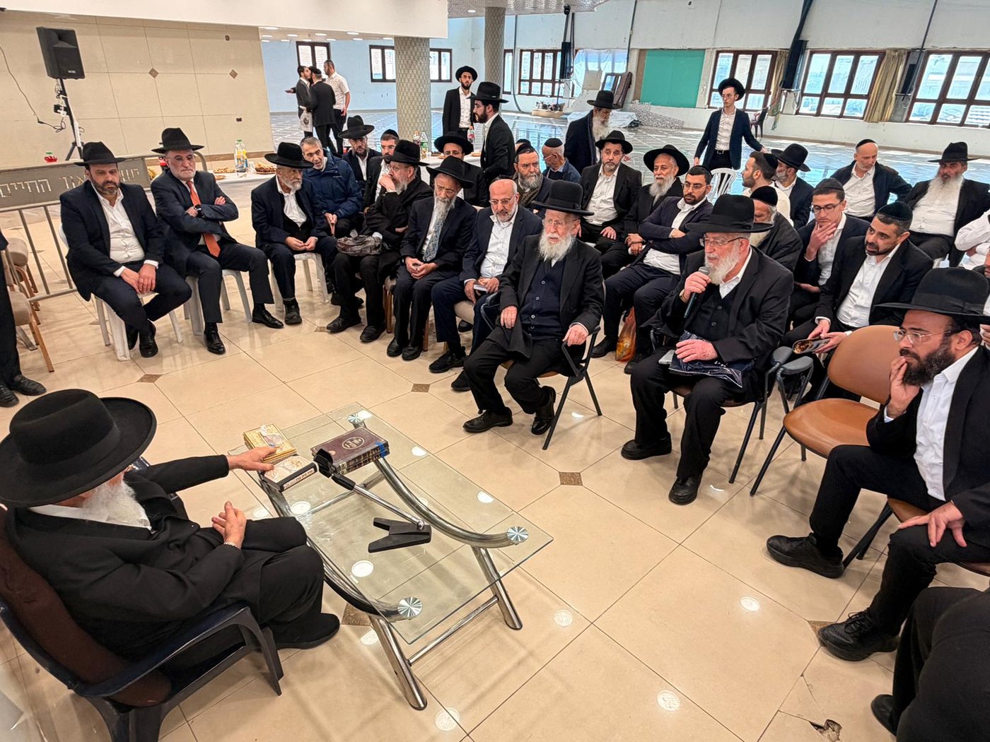 ניחום אבלים אצל הגאון רבי ראובן אלבז