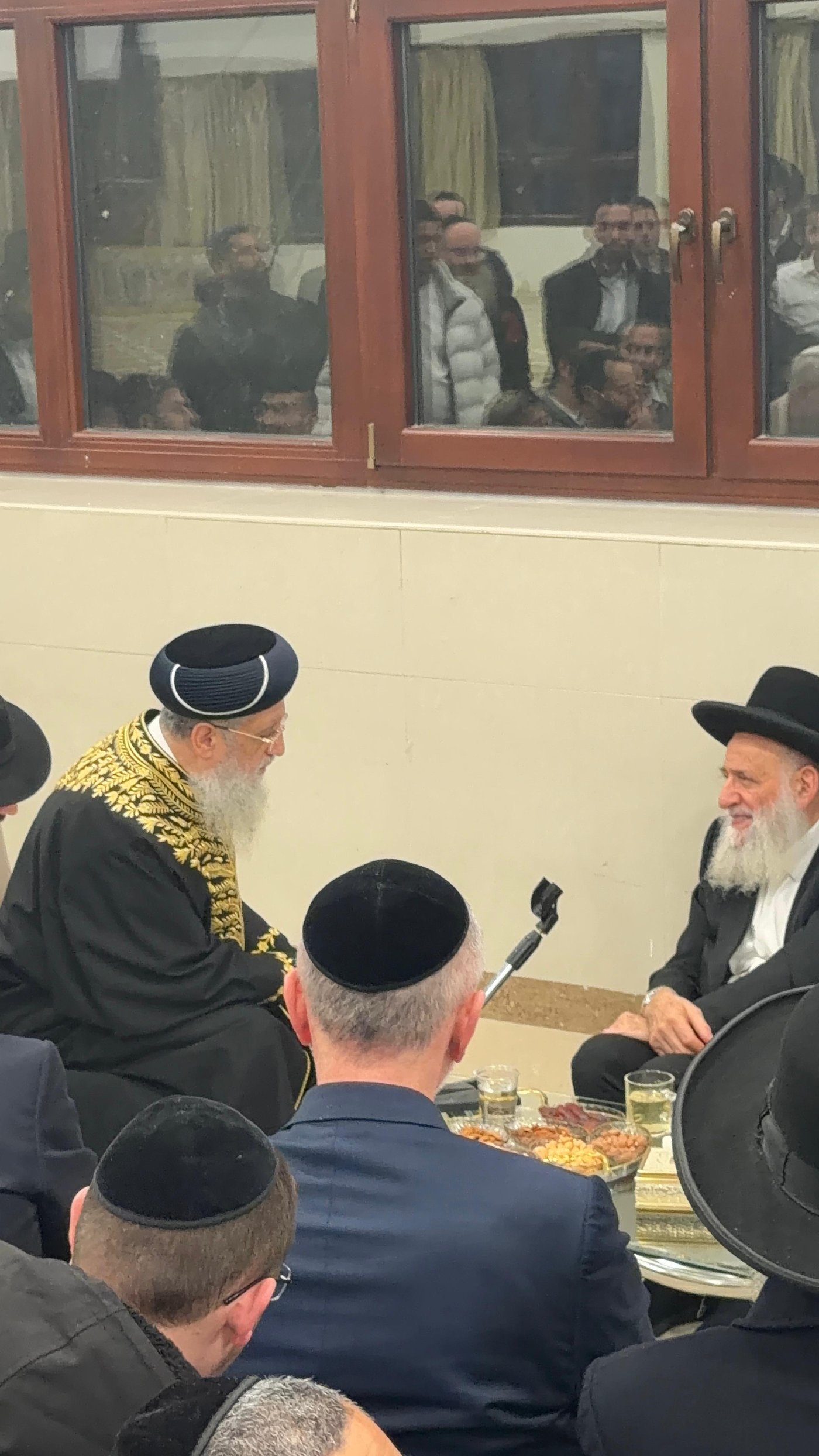 ניחום אבלים אצל הגאון רבי ראובן אלבז