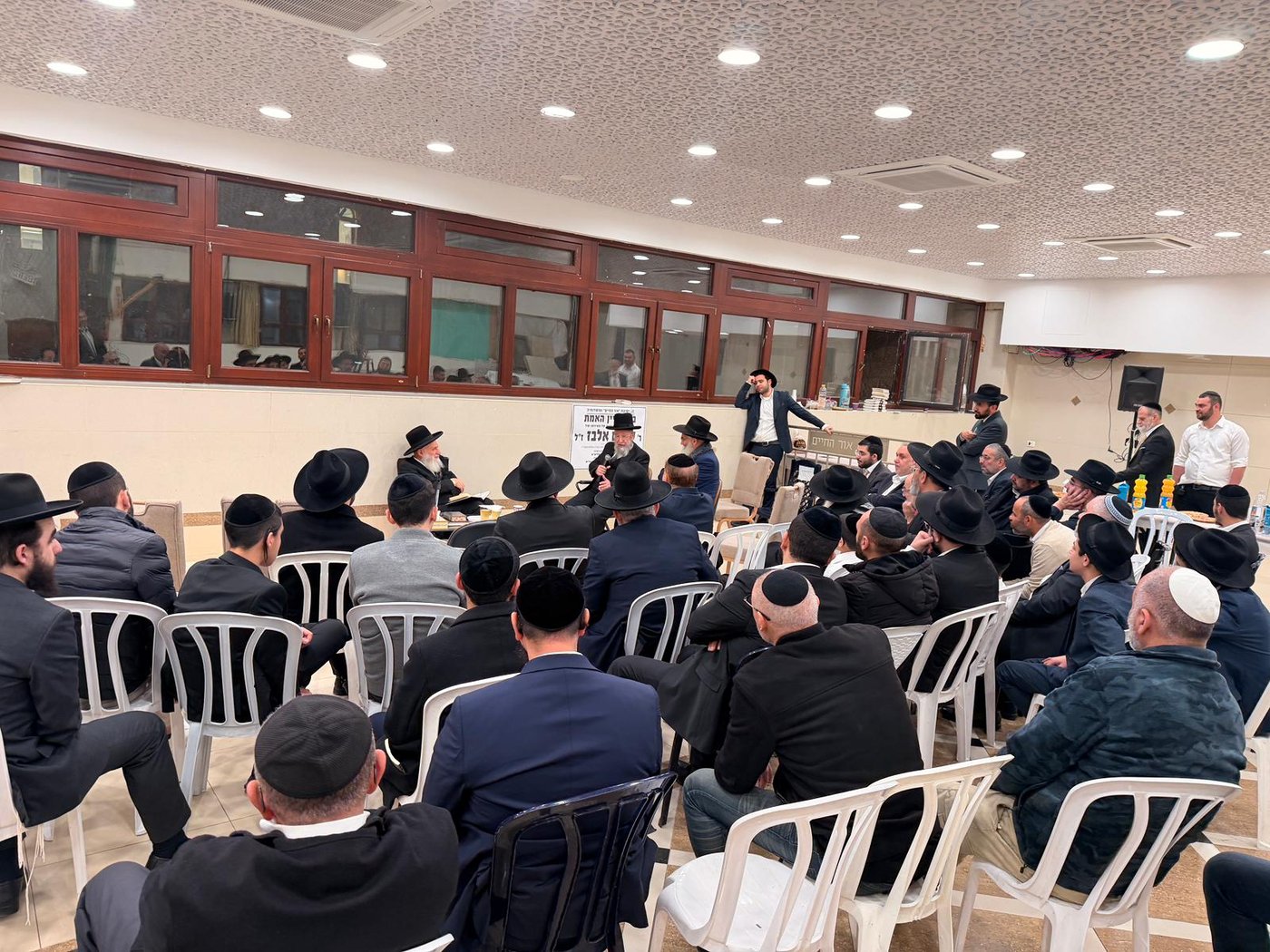 ניחום אבלים אצל הגאון רבי ראובן אלבז