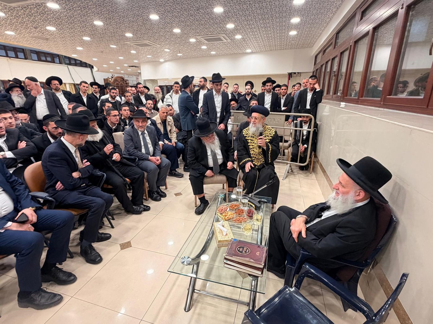 ניחום אבלים אצל הגאון רבי ראובן אלבז