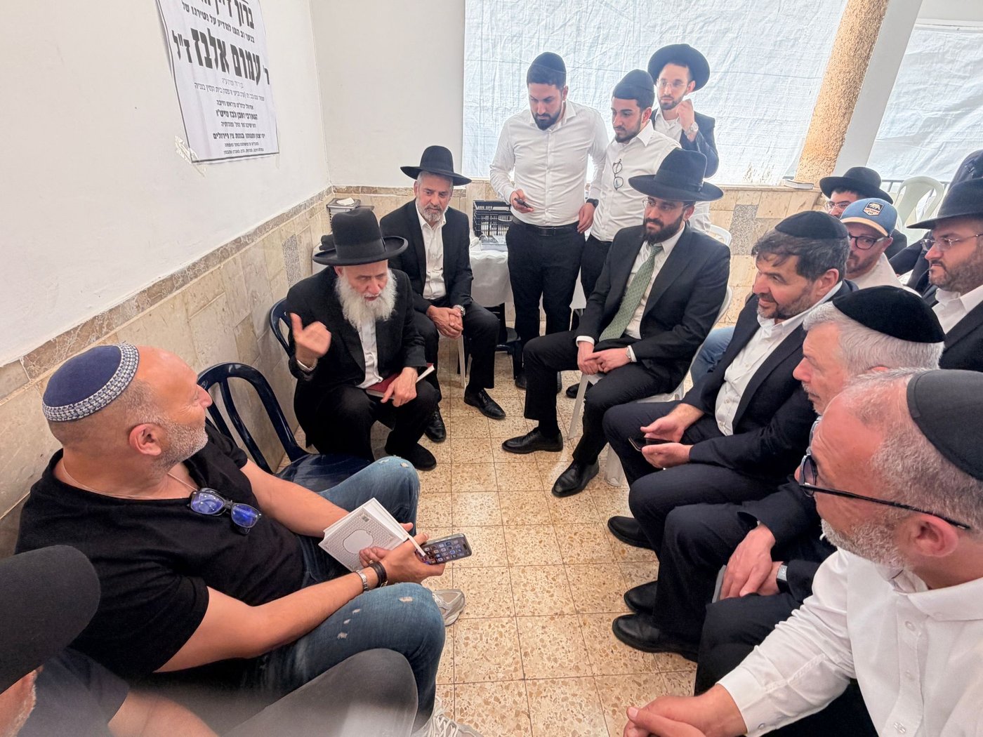 ניחום אבלים אצל הגאון רבי ראובן אלבז