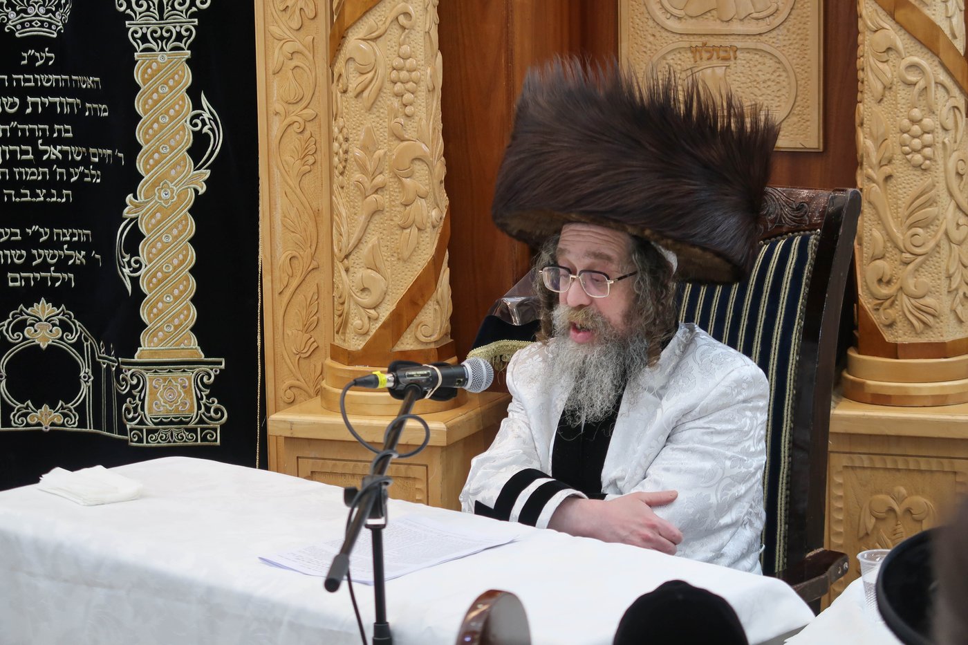 חג הפסח בחצה"ק קרעטשניף סיגעט