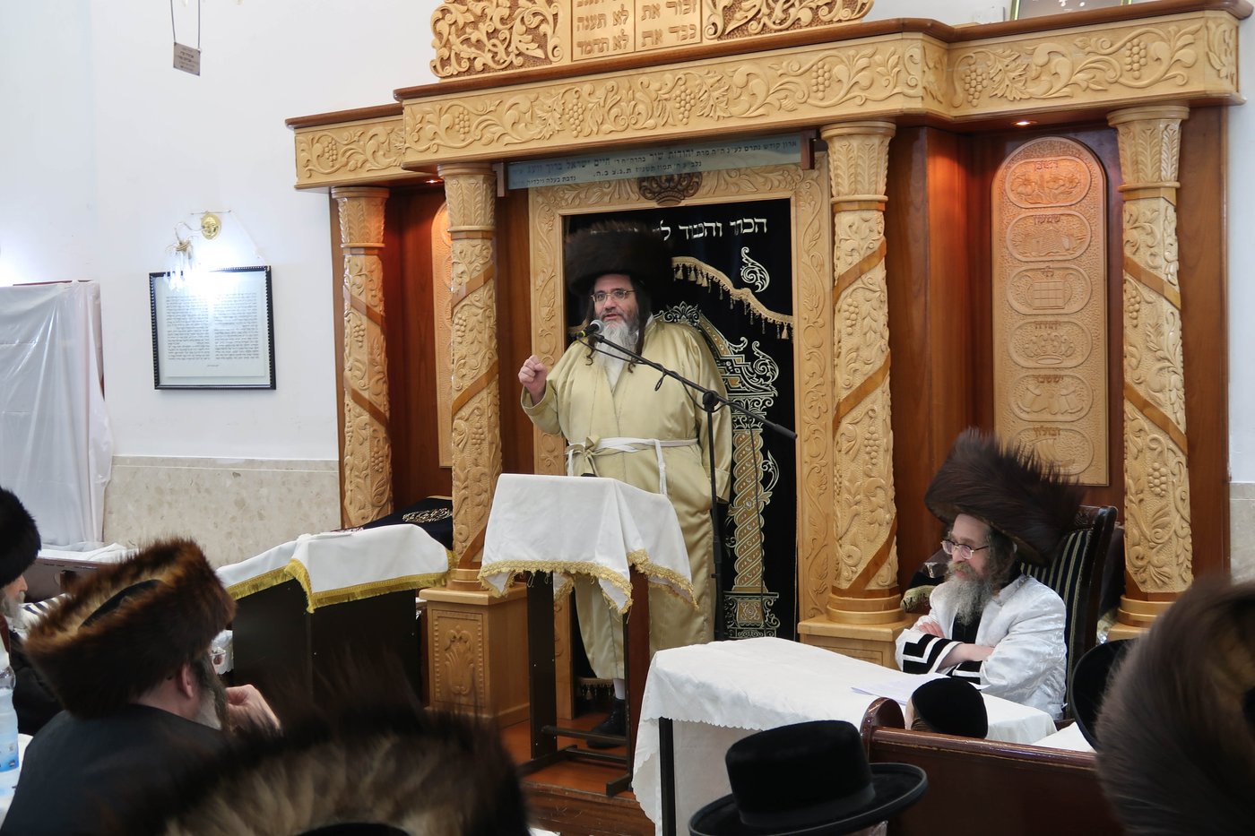 חג הפסח בחצה"ק קרעטשניף סיגעט