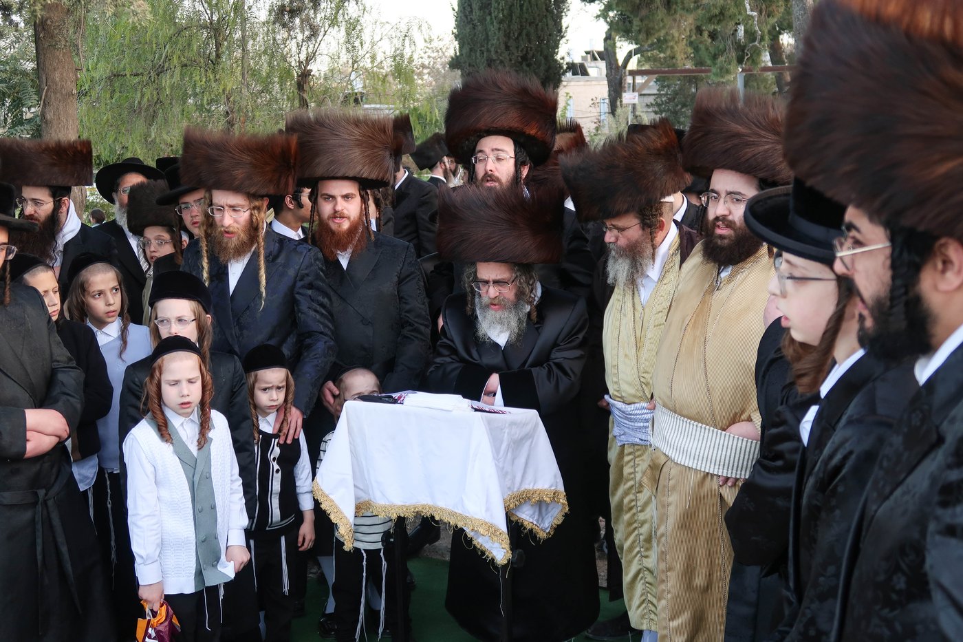 חג הפסח בחצה"ק קרעטשניף סיגעט