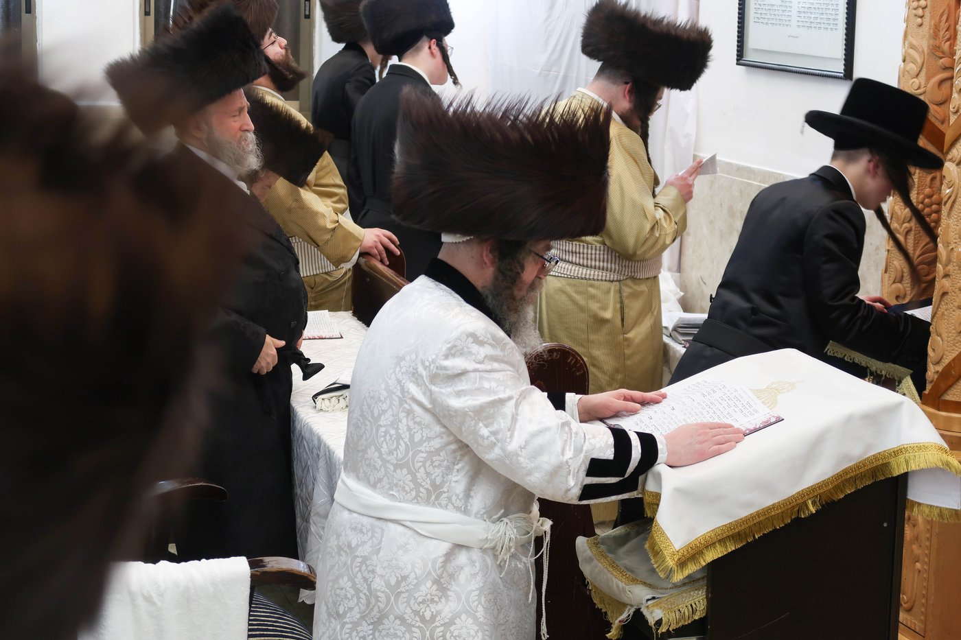 חג הפסח בחצה"ק קרעטשניף סיגעט