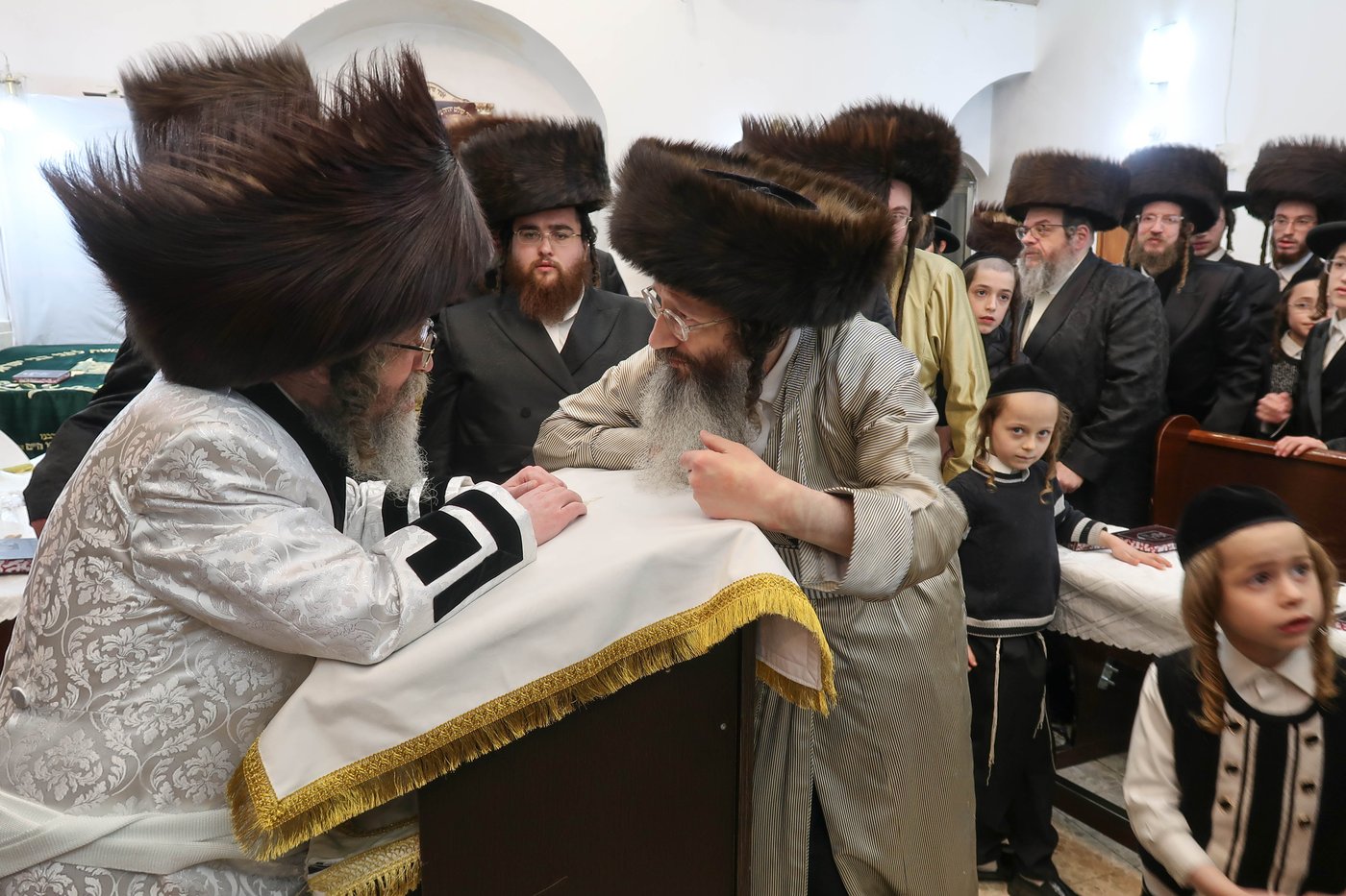 חג הפסח בחצה"ק קרעטשניף סיגעט