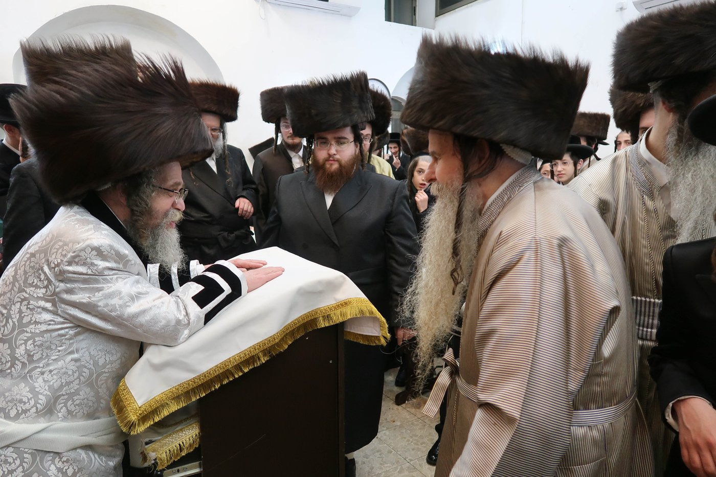 חג הפסח בחצה"ק קרעטשניף סיגעט