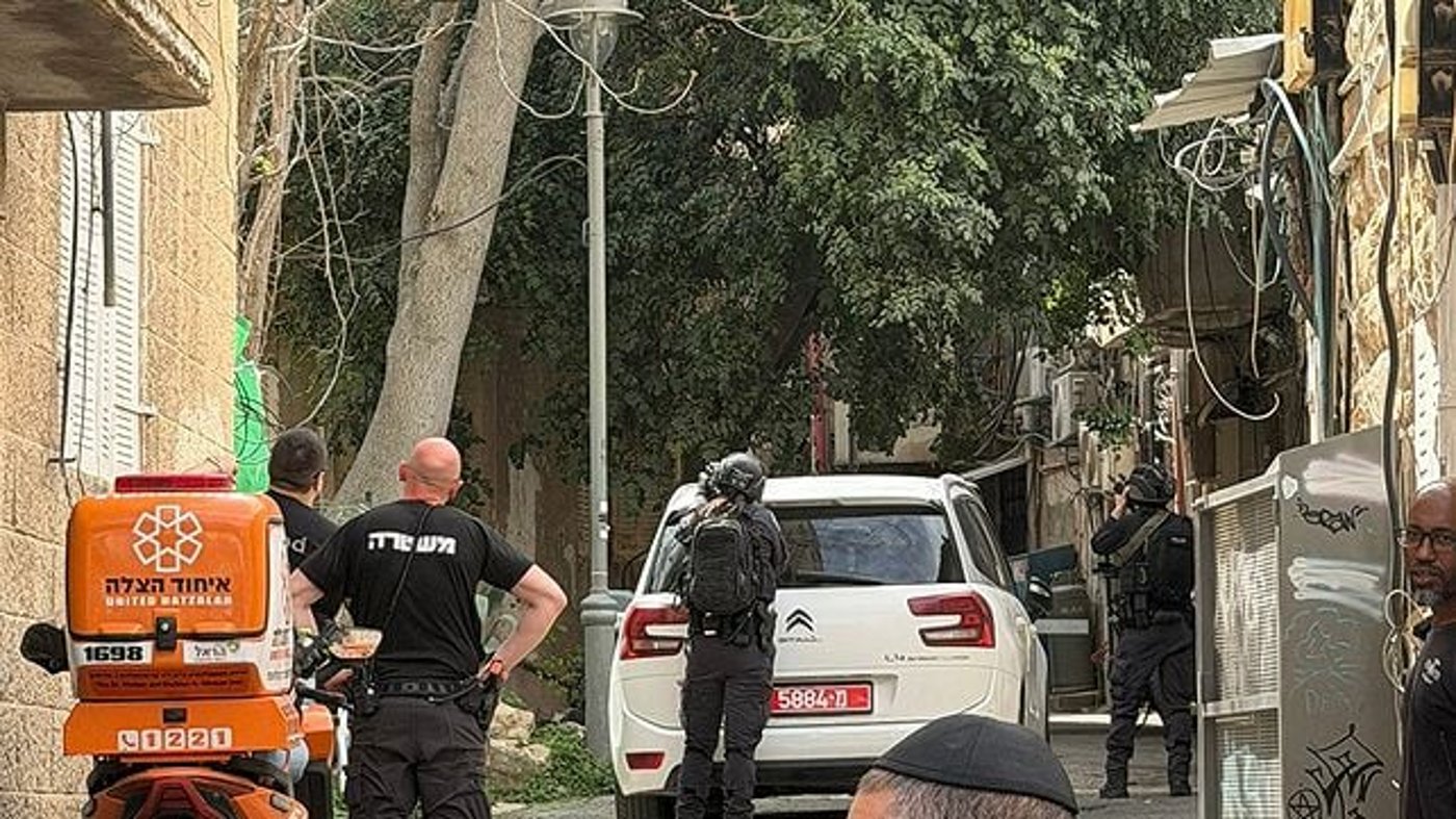 החשוד שהתבצר בדירה בירושלים נעצר • אין נפגעים