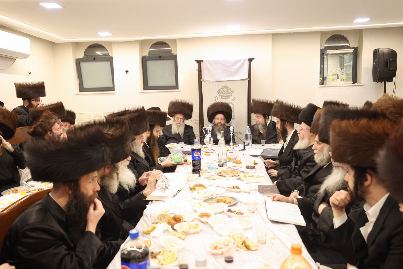 אבד''ק צאנז טשאקאווא בסעודת הילולא