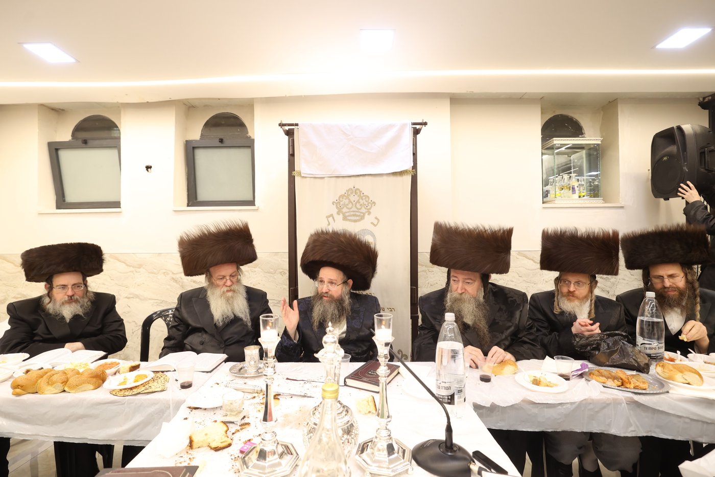 אבד''ק צאנז טשאקאווא בסעודת הילולא