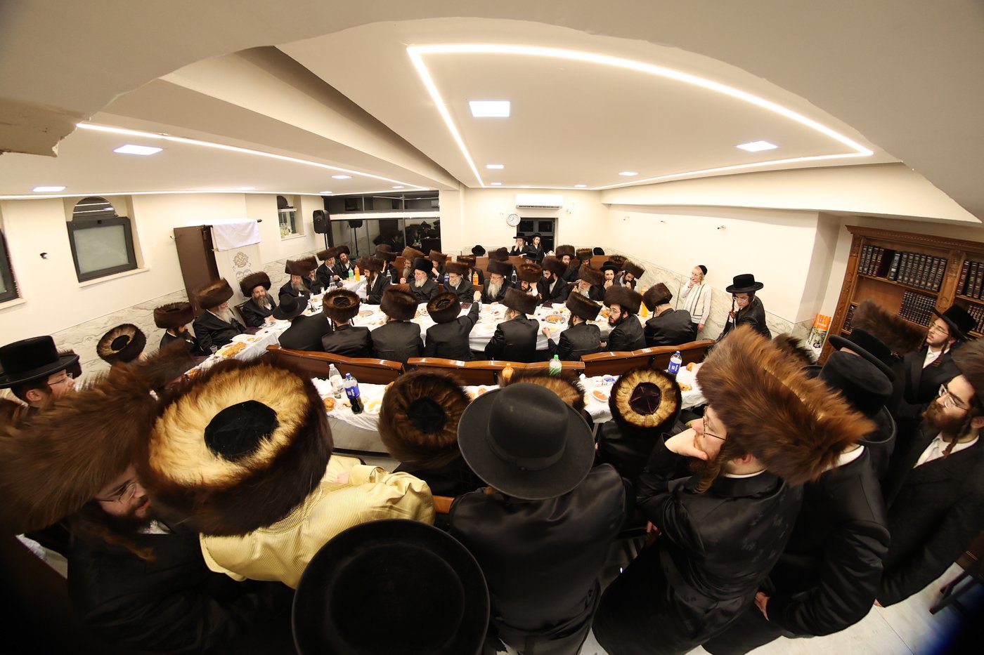 אבד''ק צאנז טשאקאווא בסעודת הילולא