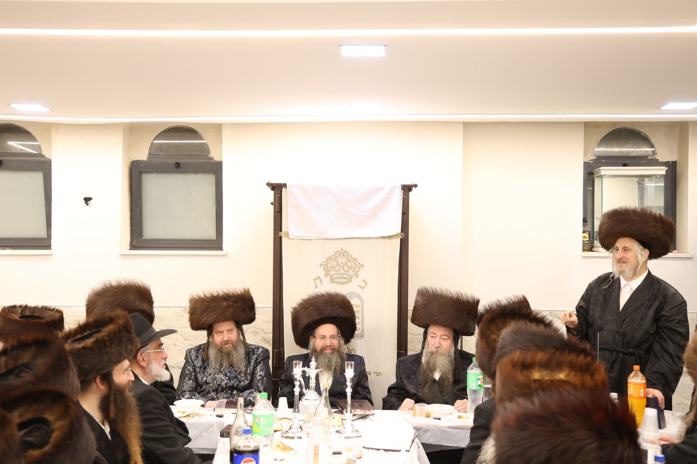 אבד''ק צאנז טשאקאווא בסעודת הילולא