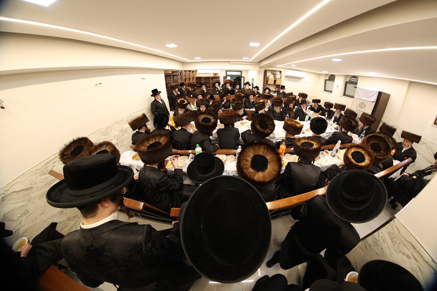 אבד''ק צאנז טשאקאווא בסעודת הילולא