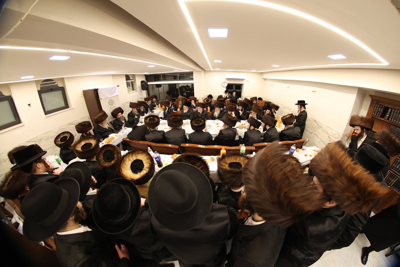 אבד''ק צאנז טשאקאווא בסעודת הילולא