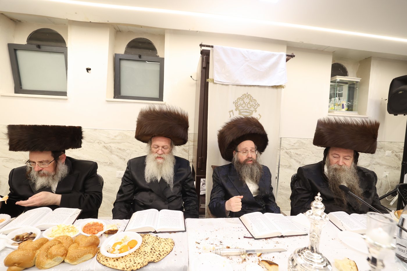 אבד''ק צאנז טשאקאווא בסעודת הילולא