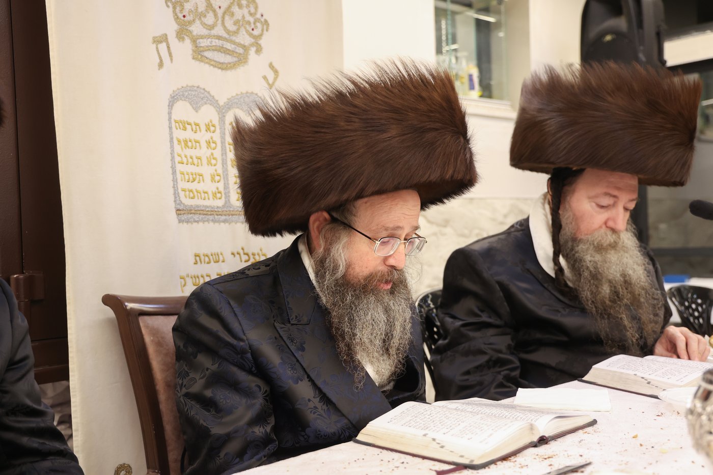 אבד''ק צאנז טשאקאווא בסעודת הילולא