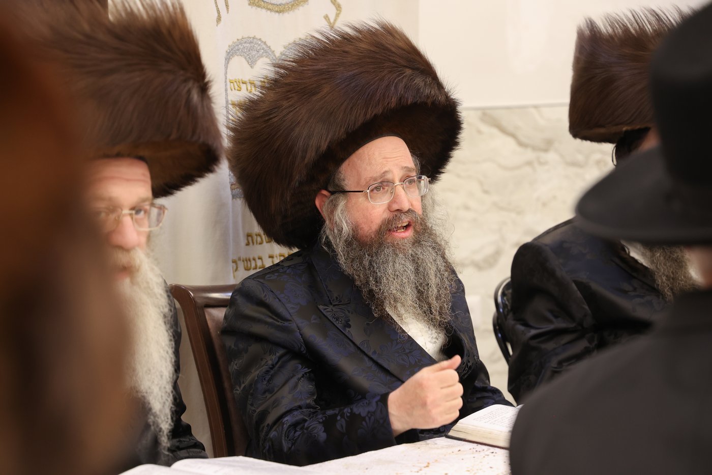 אבד''ק צאנז טשאקאווא בסעודת הילולא